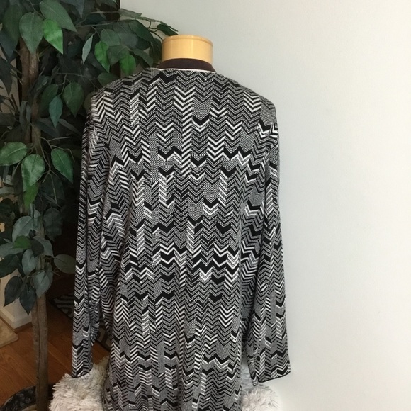 SIMPLY Emma black white 1X Cardigan w/pockets - Picture 14 of 14